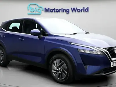 Używany Nissan Qashqai Acenta Premium 140 KM (102 kW) 2022 Niebieski SUV