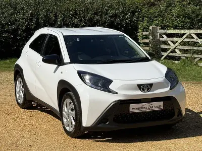 Używany Toyota Aygo X PURE 72 KM (52 kW) 2023 Biały SUV