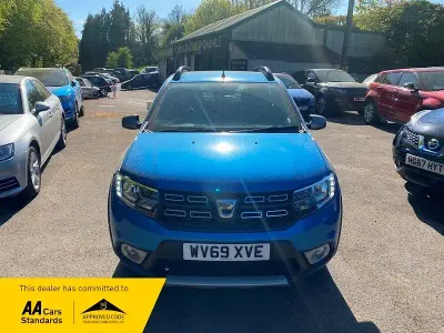 Begagnad Dacia Sandero Comfort 90 HK (66 kW) 2019 Blå Halvkombi
