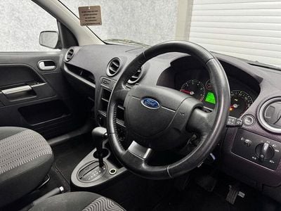 Used Ford Fusion 99 HP (72 kW) 2009 Silver Hatchback