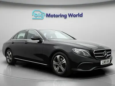 Usado Mercedes E200 SE 184 HP (135 kW) 2019 Preto Sedan