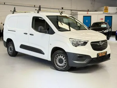 Used Vauxhall Combo Edition 100 HP (73 kW) 2019 White MPV