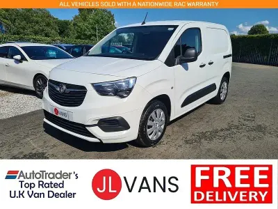 Second-hand Vauxhall Combo Sportive 100 CP (73 kW) 2021 Alb Monovolum