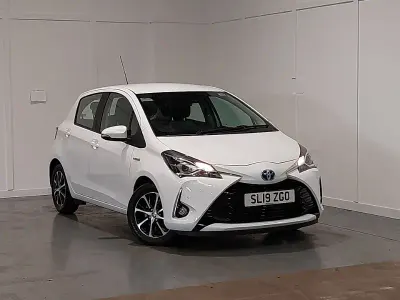 Usado Toyota Yaris Hybrid 100 CV (73 kW) 2019 Blanco Utilitario