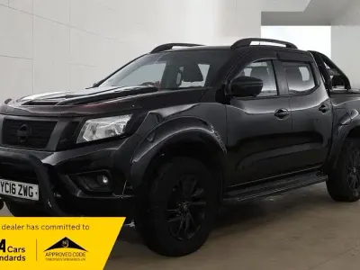 Używany Nissan Navara Tekna 2016 Czarny Pickup