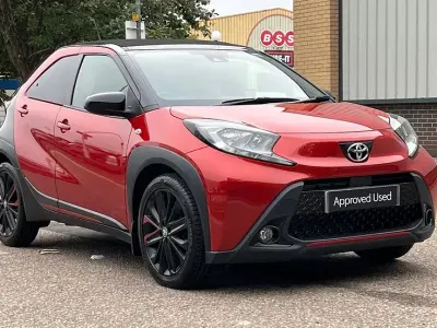 Used Toyota Aygo X Edition 71 HP (52 kW) 2022 Chilli red with black SUV