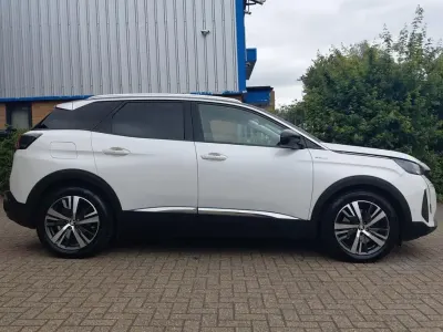 Second-hand Peugeot 3008 Allure Premium 222 CP (163 kW) 2021 Alb SUV