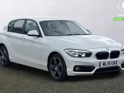 Begagnad BMW 118 Sport Line 136 HK (100 kW) 2019 Vit Halvkombi