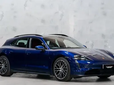 Begagnad Porsche Taycan Sport Turismo 350 kW (476 HK) 2022 Blå Kombi