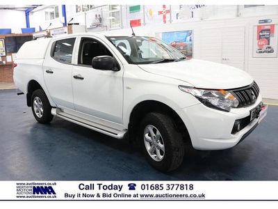 White Used 2017 Mitsubishi L200 Top Pickup | £10,400 (Fair price)