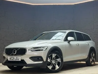 Used Volvo V60 CC 197 HP (144 kW) 2021 Gold Estate