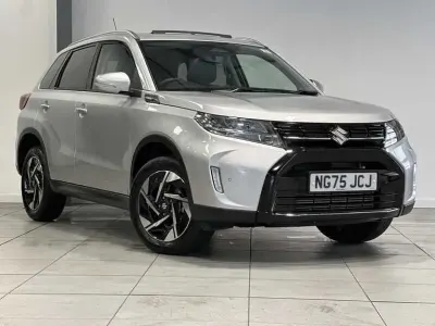 Usado Suzuki Vitara 109 CV (80 kW) 2025 Plateado SUV