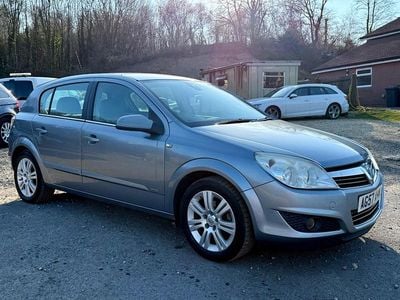 Used Vauxhall Astra Design Edition 115 HP (84 kW) 2008 Silver Hatchback