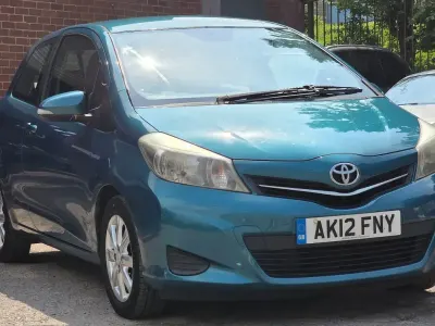Used Toyota Yaris 99 HP (72 kW) 2012 Turquoise Hatchback