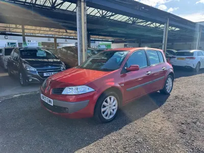 Usado Renault Mégane Dynamique 111 HP (81 kW) 2007 Vermelho Citadino