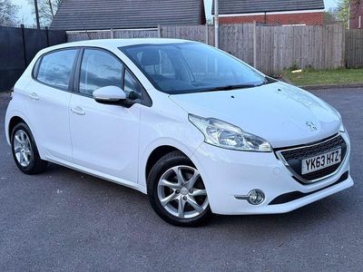 Used Peugeot 208 Active 82 HP (60 kW) 2013 White Hatchback