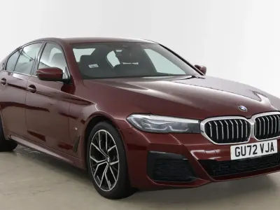Begagnad BMW 520 M Sport 187 HK (137 kW) 2022 Röd