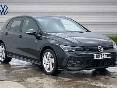 Second-hand VW Golf VIII GTE 272 CP (200 kW) 2025 Negru Hatchback