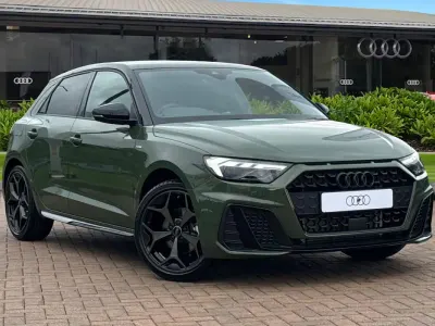 Nouă Audi A1 Sportback Black Edition 2026 Verde Hatchback
