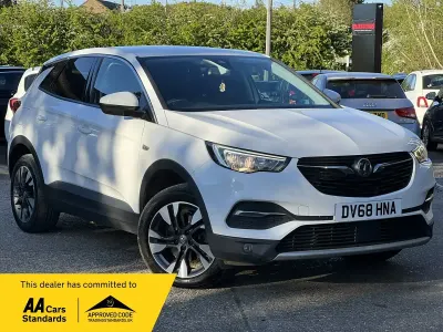Used Vauxhall Grandland X Sport 130 HP (95 kW) 2018 White SUV