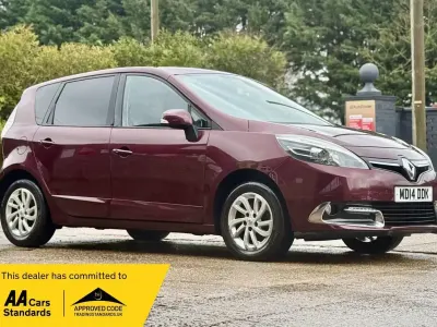 Begagnad Renault Scénic III Dynamique 110 HK (80 kW) 2014 Röd Minibuss