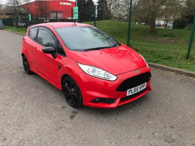 Begagnad Ford Fiesta ST 2015 Röd Halvkombi