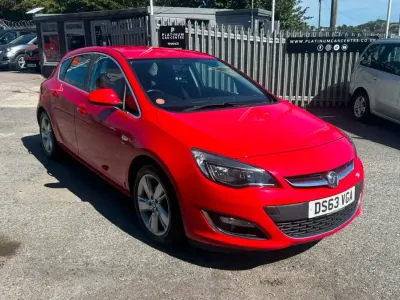 Used Vauxhall Astra SRi 115 HP (84 kW) 2013 Red Hatchback