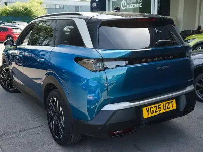 Używany Peugeot 5008 GTi 134 KM (98 kW) 2025 Niebieski SUV