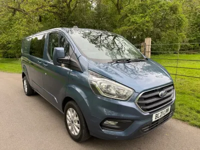 Begagnad Ford Transit Custom Limited 130 HK (95 kW) 2021 Blå Cab