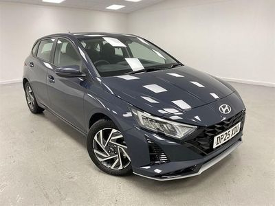 Käytetty Hyundai i20 Advanced 90 HP (66 kW) 2025 Harmaa Viistoperä