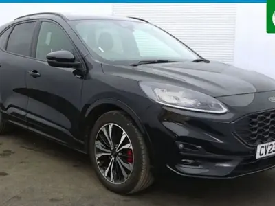 Usado Ford Kuga ST-Line X 190 HP (139 kW) 2023 Preto SUV