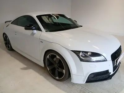 Begagnad Audi TT Black Edition 168 HK (123 kW) 2013 Vit Sportkupé