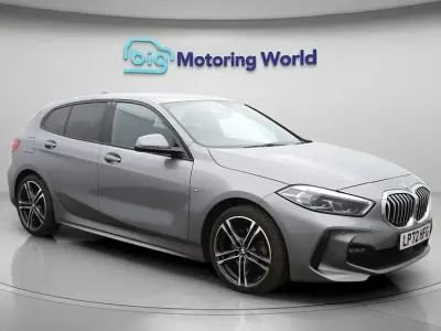 Usado BMW 118 M Sport 136 CV (100 kW) 2023 Gris Utilitario
