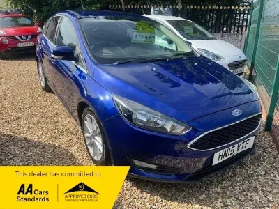 Used Ford Focus Zetec 115 HP (84 kW) 2015 Blue Hatchback
