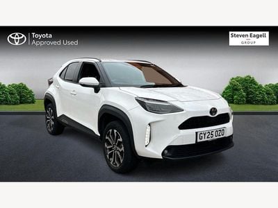 Used Toyota Yaris Hybrid Design 2025 White Hatchback