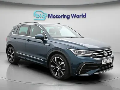 Second-hand VW Tiguan R-line 150 CP (110 kW) 2023 Albastru SUV