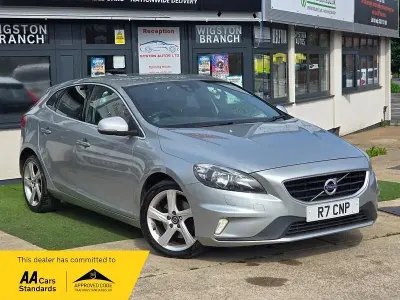 Used Volvo V40 R-Design 120 HP (88 kW) 2016 Silver Hatchback