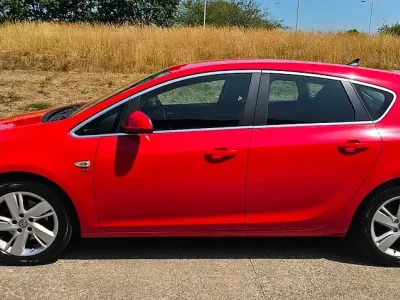Used Vauxhall Astra SRi 2014 Radiant red Hatchback