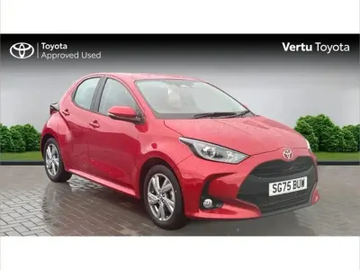 Used Toyota Yaris Hybrid 113 HP (83 kW) 2025 Red Hatchback