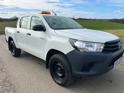 Used Toyota HiLux Active 150 HP (110 kW) 2019 White Pickup
