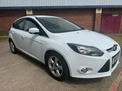 Used Ford Focus Zetec 115 HP (84 kW) 2014 White Hatchback