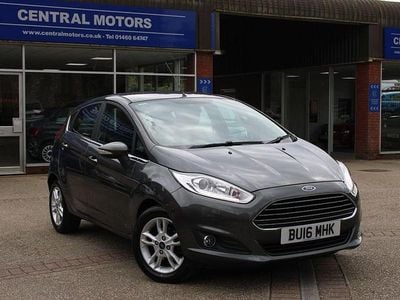 Używany Ford Fiesta Zetec 100 KM (73 kW) 2016 Szary Hatchback