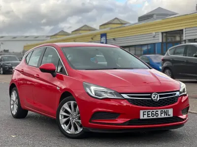 Used Vauxhall Astra 105 HP (77 kW) 2017 Red Hatchback