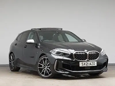 Begagnad BMW M135 Comfort Edition 306 HK (225 kW) 2021 Svart Halvkombi