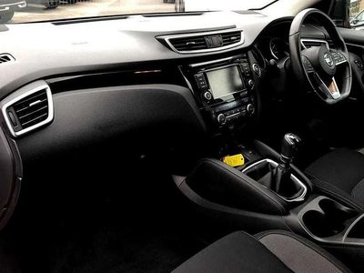 Begagnad Nissan Qashqai N-Connecta 138 HK (101 kW) 2020 Röd SUV