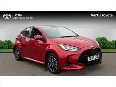 Used Toyota Yaris Design 116 HP (85 kW) 2023 Red Hatchback