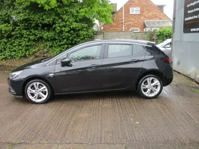 Używany Vauxhall Astra SRi 136 KM (100 kW) 2016 Czarny Hatchback