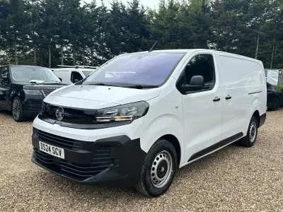 Used Vauxhall Vivaro 143 HP (105 kW) 2024 White MPV