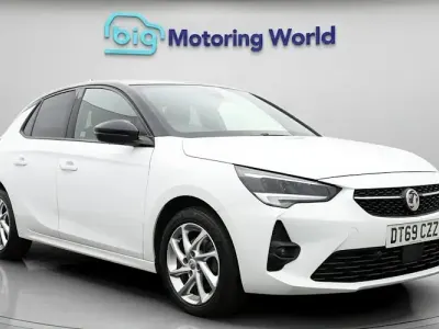 Używany Vauxhall Corsa SRi 101 KM (74 kW) 2020 Biały Hatchback
