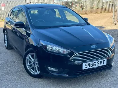 Begagnad Ford Focus Zetec 125 HK (91 kW) 2016 Svart Halvkombi